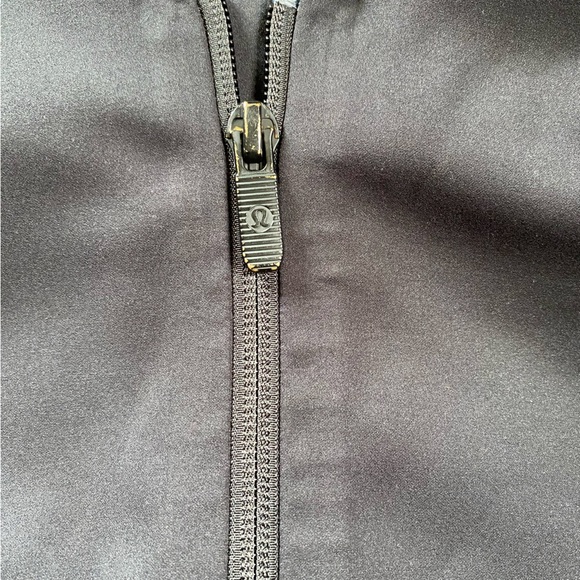 Lululemon Black Shaped Jacket Expression Size 2 - Picture 6 of 8